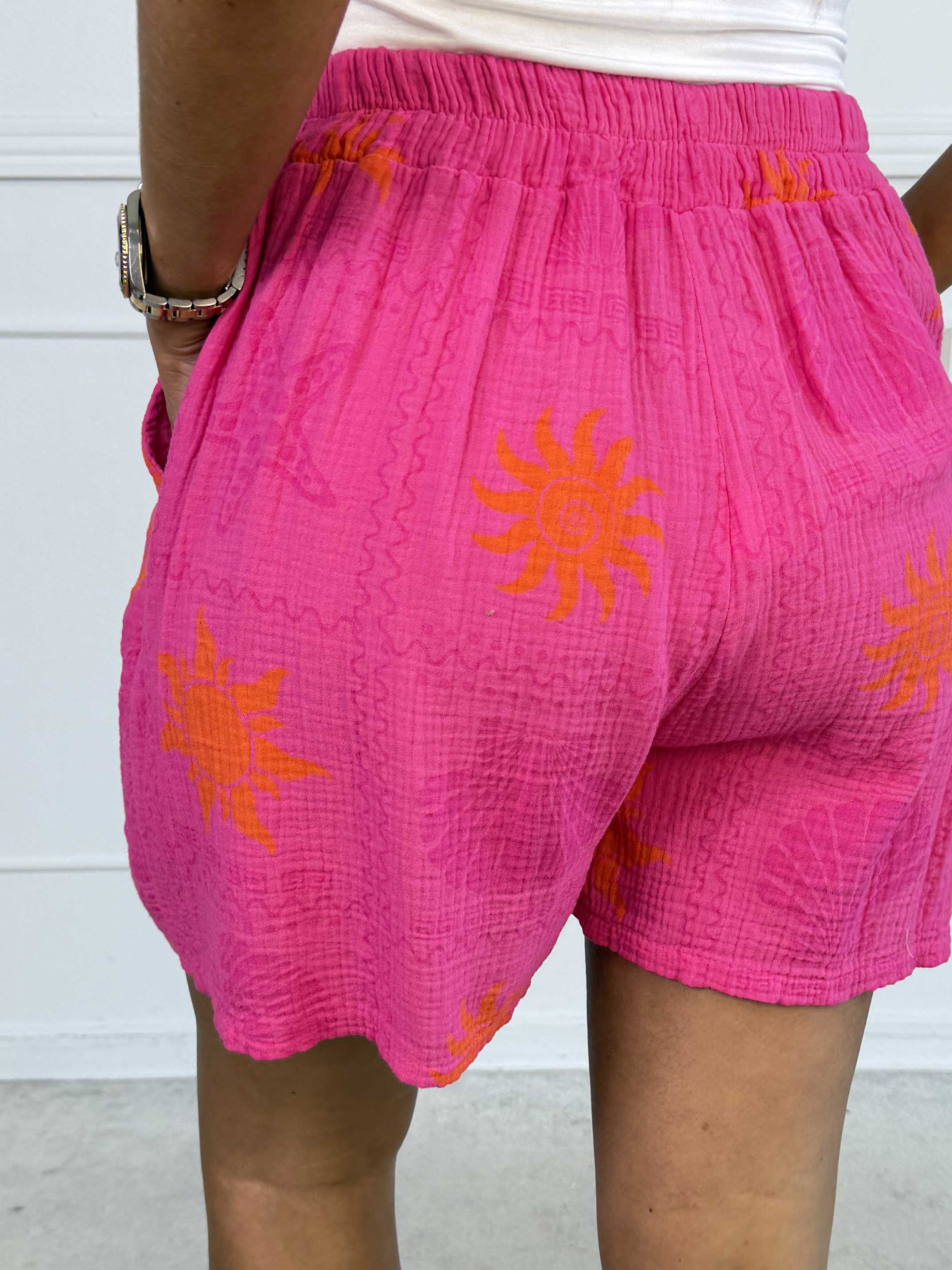 Stevie Summer - Bløde shorts i bomulds musselin-stof med sommermotiver